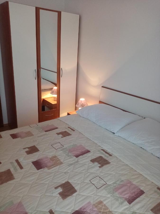 Pave Apartment Betina  Esterno foto