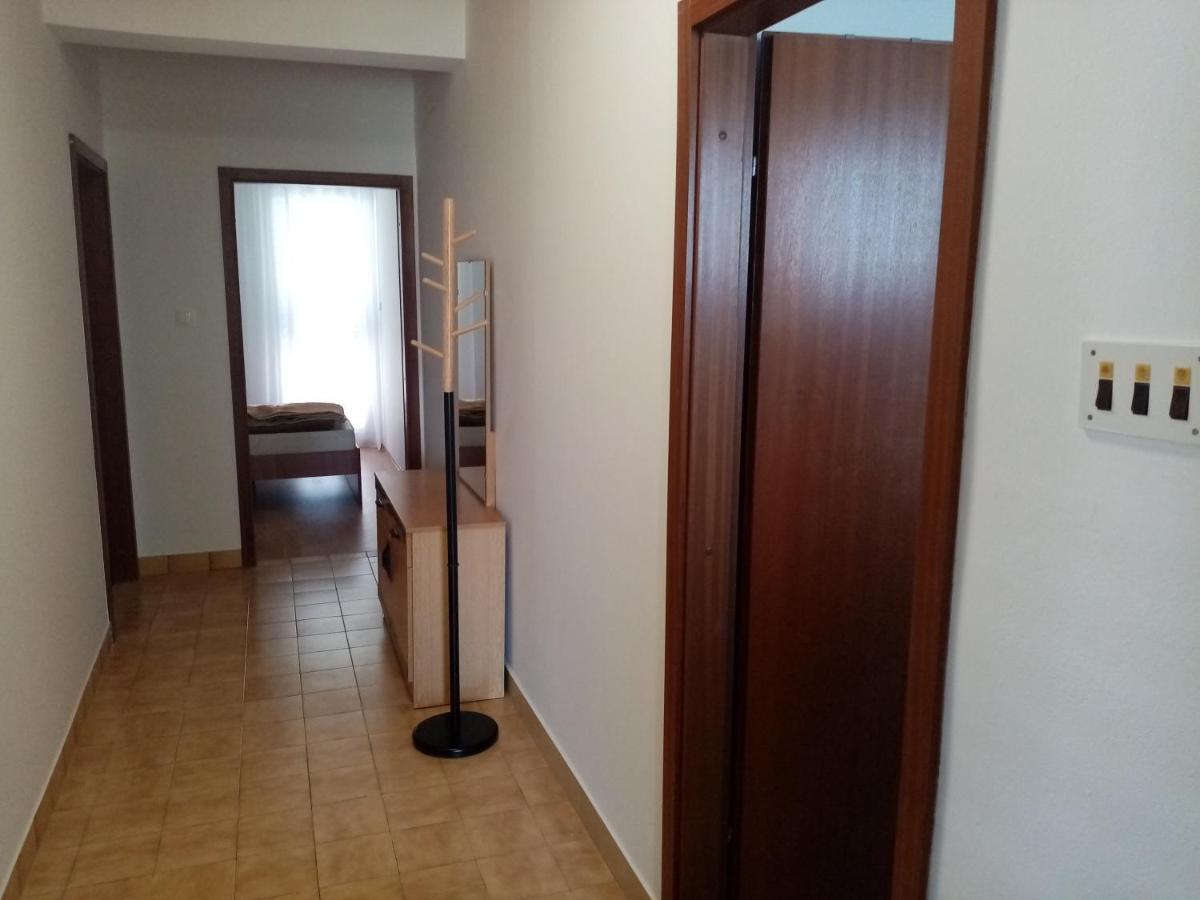 Pave Apartment Betina  Esterno foto