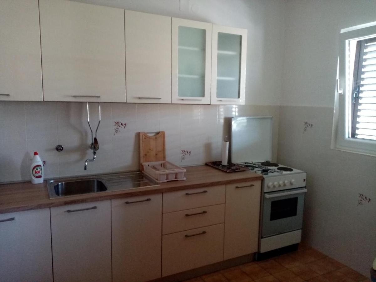 Pave Apartment Betina  Esterno foto