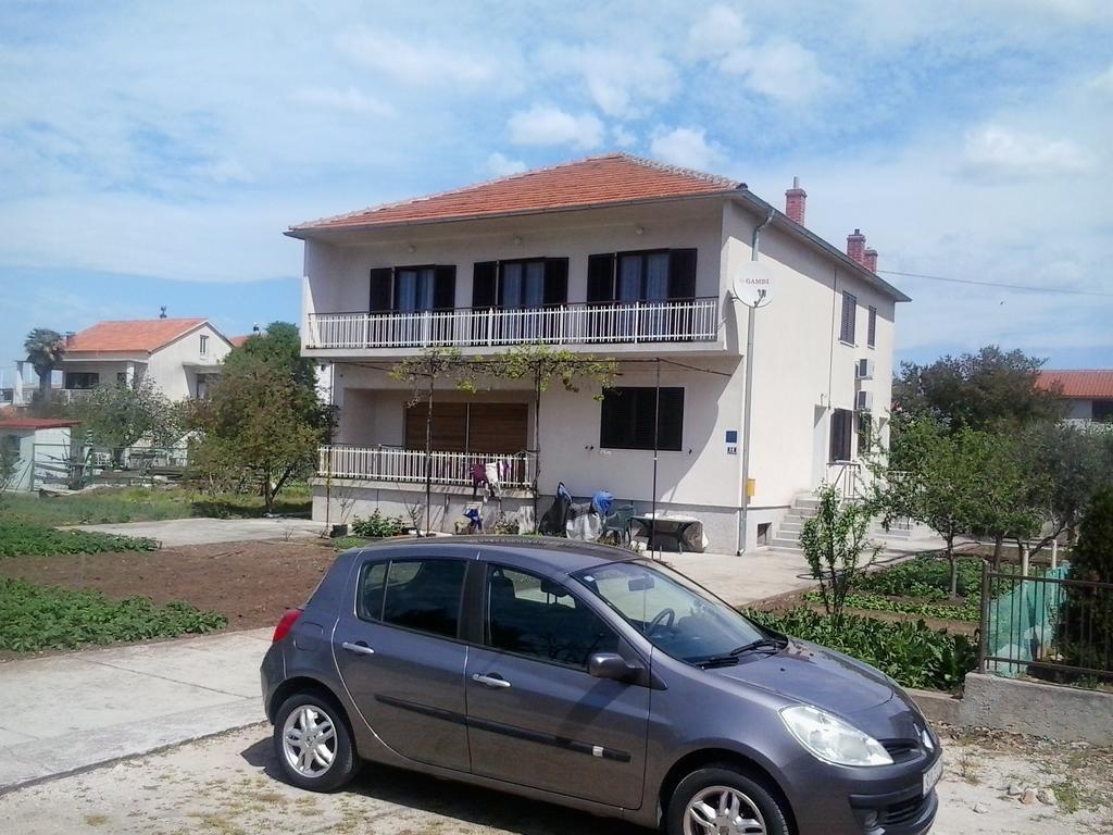 Pave Apartment Betina  Esterno foto