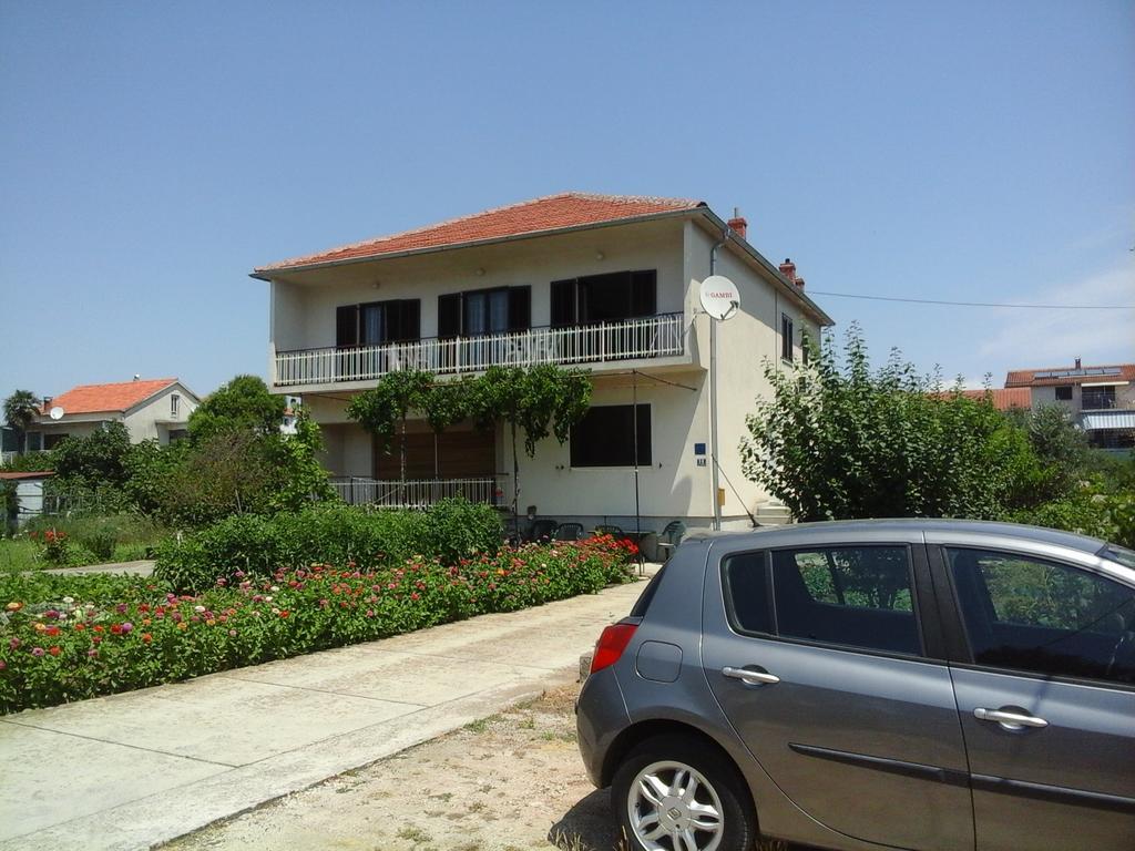 Pave Apartment Betina  Esterno foto
