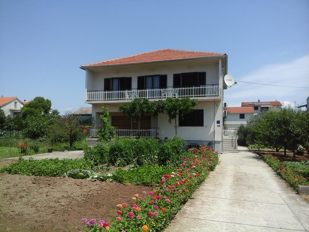 Pave Apartment Betina  Esterno foto
